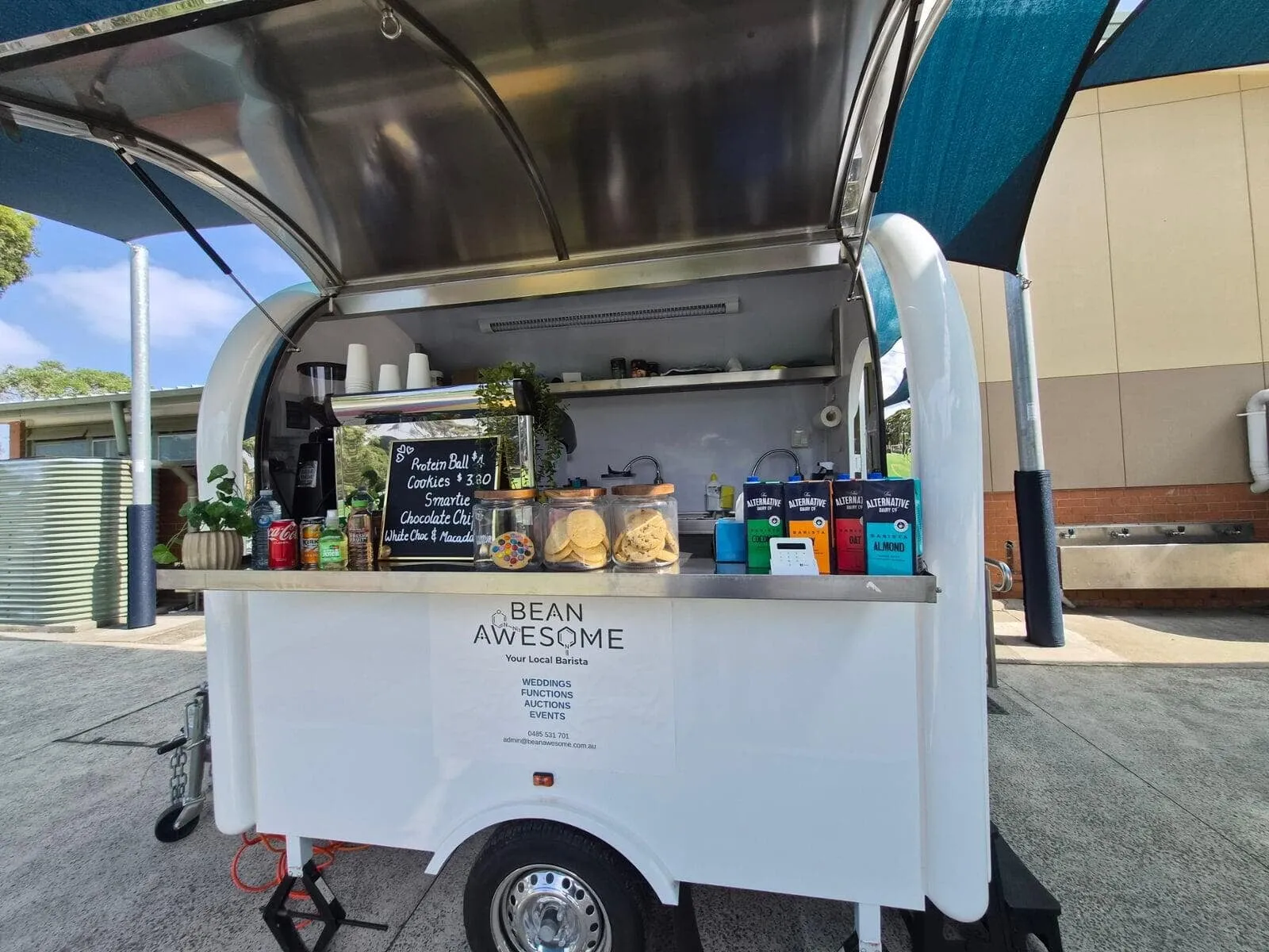Coffee, smiles & the van